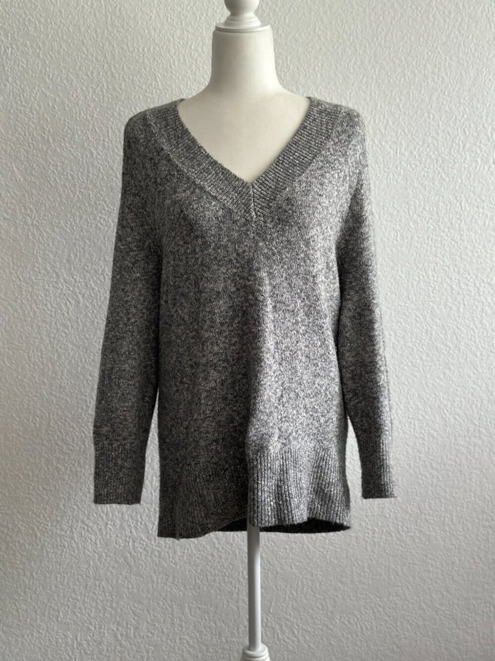 A New Day Gray Marled V-Neck Knit Sweater XS Cozy Soft Casual Pullover - Picture 2 of 7